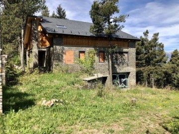 House 3 Bedrooms in Masella