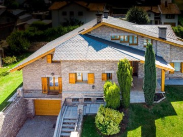 House 5 Bedrooms in Masella