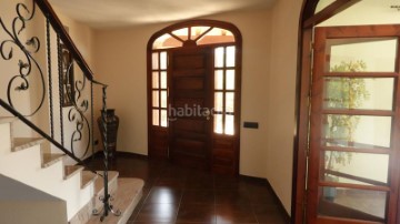 House 4 Bedrooms in Valls