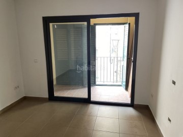 Apartment 3 Bedrooms in Grup Solivent