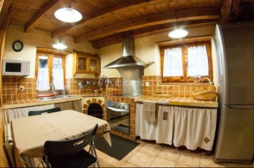 Country homes 2 Bedrooms in Isil