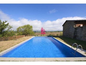 House 4 Bedrooms in Masella