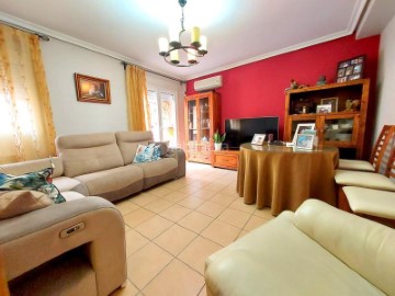House 4 Bedrooms in Valentín
