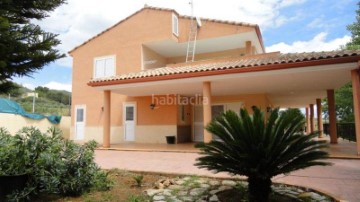 House 6 Bedrooms in Aielo de Malferit