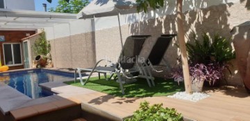 House 4 Bedrooms in Madrigal