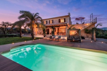 House 4 Bedrooms in Veinat d'Avall