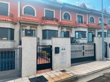 Casa o chalet 3 Habitaciones en San Miguel del Camino