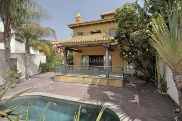 House 5 Bedrooms in Playa Granada