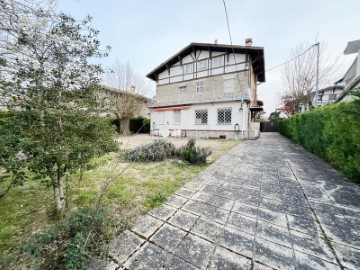 Casa o chalet 10 Habitaciones en Armentia - Ciudad Jardín