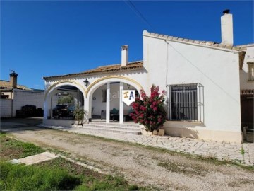 Maison 3 Chambres à Lora de Estepa