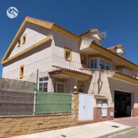 House 4 Bedrooms in Arcas
