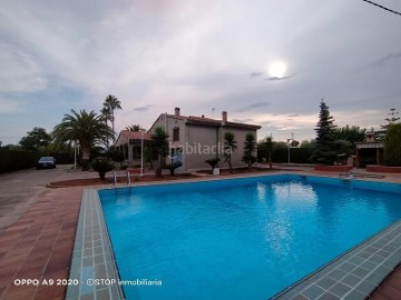 House 5 Bedrooms in Madrigal