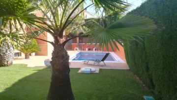 House 5 Bedrooms in La Yedra