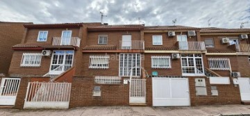 Casa o chalet 5 Habitaciones en Azucaica - Sta Mª de Benquerencia