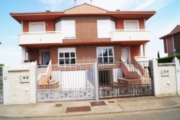 Casa o chalet 4 Habitaciones en Onzonilla