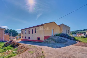 House 5 Bedrooms in Cárcar