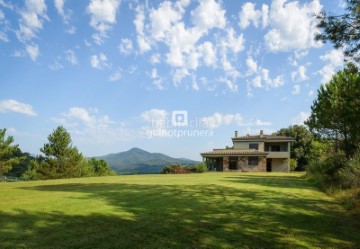 House 4 Bedrooms in Bescanó