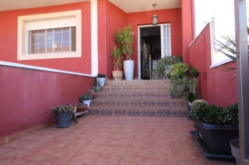 House 4 Bedrooms in Ceutí