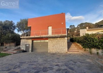 House 4 Bedrooms in Barri del Cos