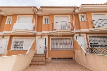 House 4 Bedrooms in Mula