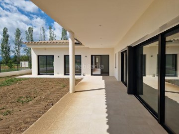 House 3 Bedrooms in Vila-Rodona