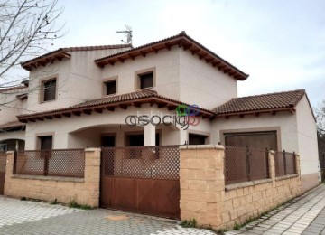 House 4 Bedrooms in Humanes