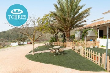 House 6 Bedrooms in Camino Real