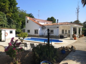House 5 Bedrooms in Rugat