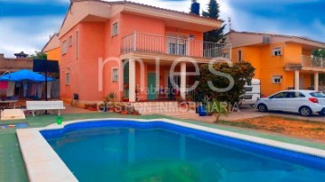 House 3 Bedrooms in Les Blasques