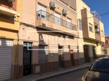 Piso 4 Habitaciones en Plaza Castelar - Mercado Central - Fraternidad