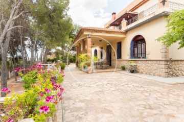 House 10 Bedrooms in Buñol