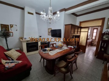 House 8 Bedrooms in Gata Residencial