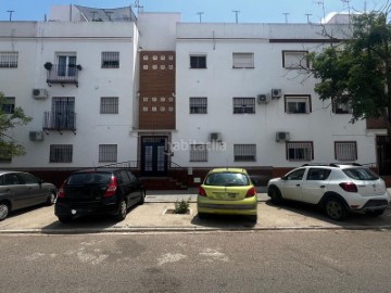 Apartment 3 Bedrooms in Los Palacios y Villafranca
