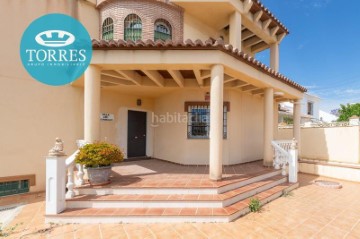 House 3 Bedrooms in Capuchinos