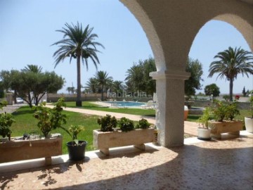 House 4 Bedrooms in Aguadulce