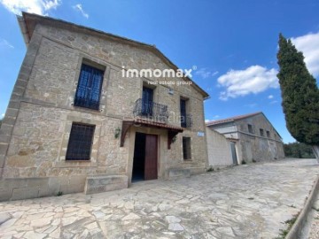 House 4 Bedrooms in Moncades