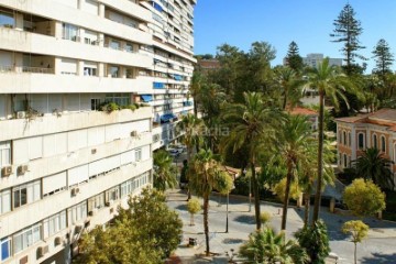 Piso 5 Habitaciones en Huelva Centro