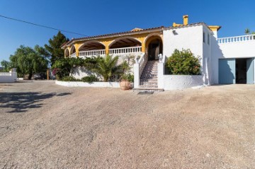 House 6 Bedrooms in Mula