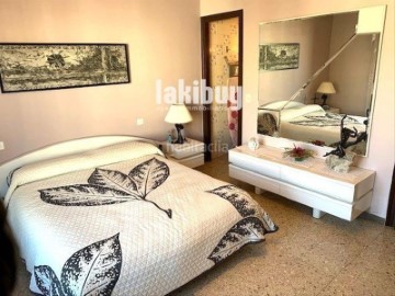 Apartment 4 Bedrooms in Donzell d'Urgell