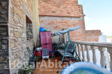 House 3 Bedrooms in Ador