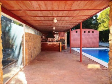 House 5 Bedrooms in Romeral