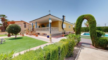 House 6 Bedrooms in Romeral