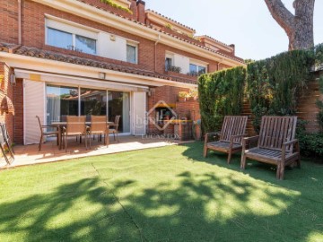 House 3 Bedrooms in Gavà mar