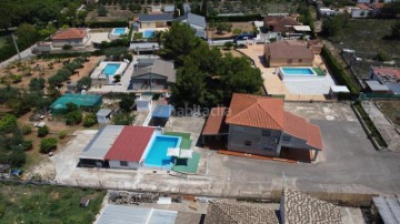 House 5 Bedrooms in Chiva Centro