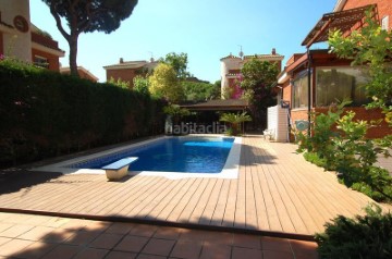 House 7 Bedrooms in Gavà mar