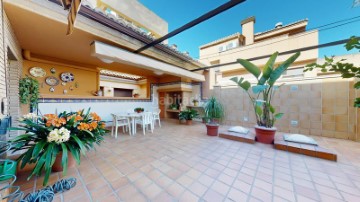 House 4 Bedrooms in Villa Carmen