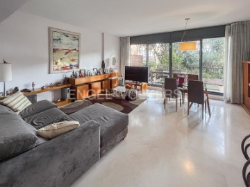 House 5 Bedrooms in Gavà mar