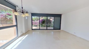 House 4 Bedrooms in Gavà mar