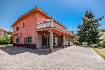 House 4 Bedrooms in Bigues