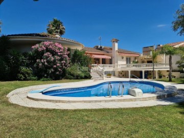 House 5 Bedrooms in Francolí - Freser - Noguera